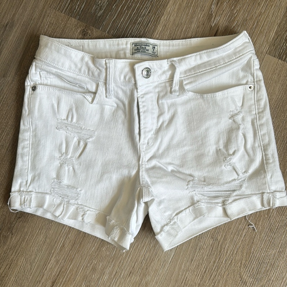 Women’s Abercrombie & Fitch White Shorts- size 26